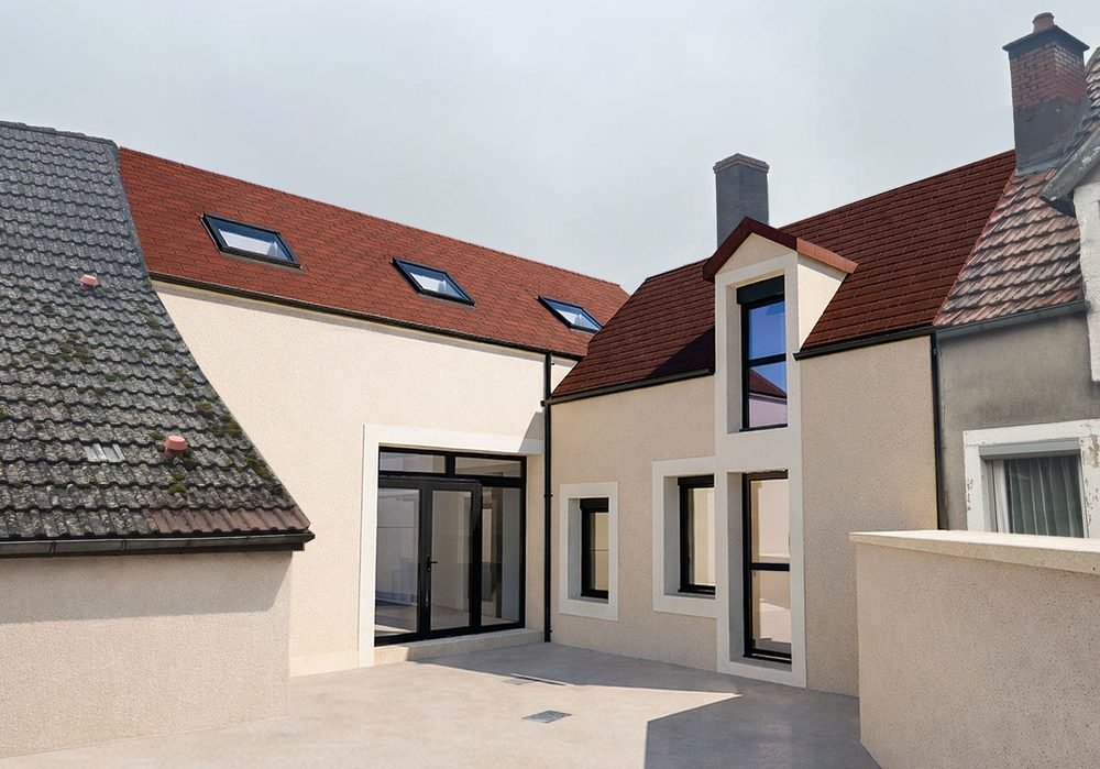Grange transformée en maison, façades enduites et cour intérieure